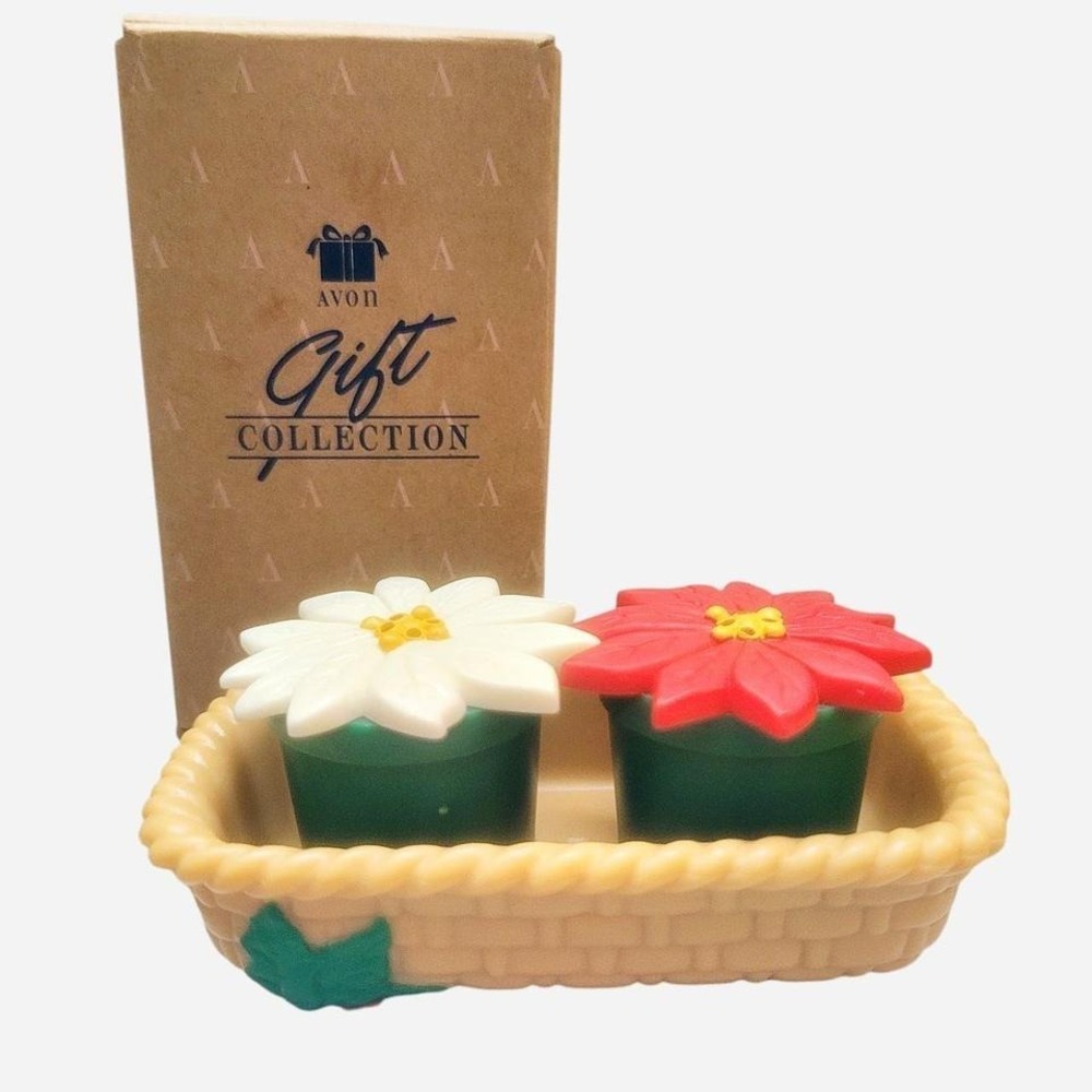 Vintage Avon Christmas Blossoms Tabletop Collection Salt and‎ Pepper Shakers